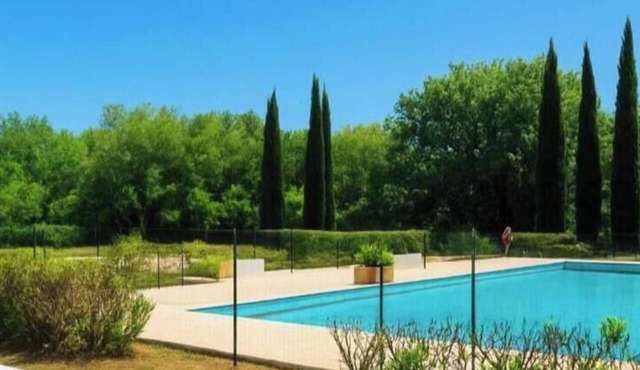 Les Hautes Plaines Residence with a pool open from 2:00 p.m. to 7:00 p.m.