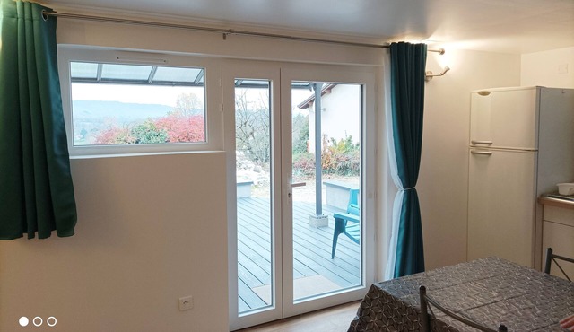 Logement de Type 3 Avec Terrasse Privative, A 10 Minutes du lac D'aiguebelette