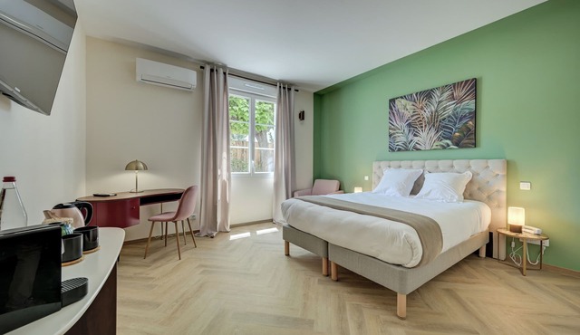 Logis Hotel Le Blason de Provence