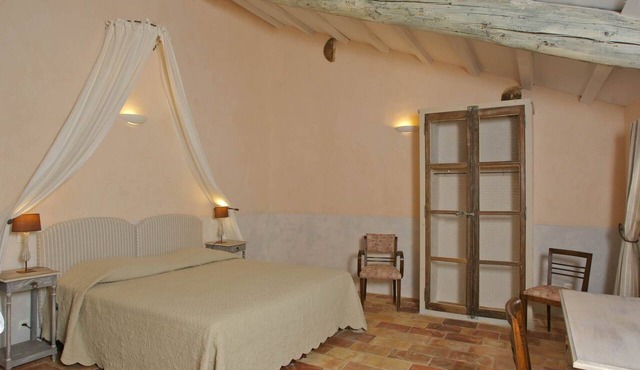 Luberon Cottage at Château Juvenal