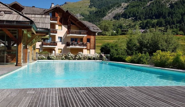Luxueux Appartement 4/5p, Pied des Pistes à Serreche. Terrasse Sud. Piscine