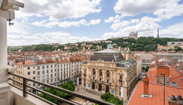 Lyon 2 Bellecour : superb 2-BDR apartment.