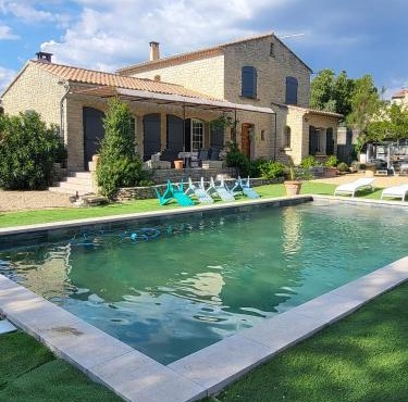 Magnifique villa avec piscine privée à Aubignan