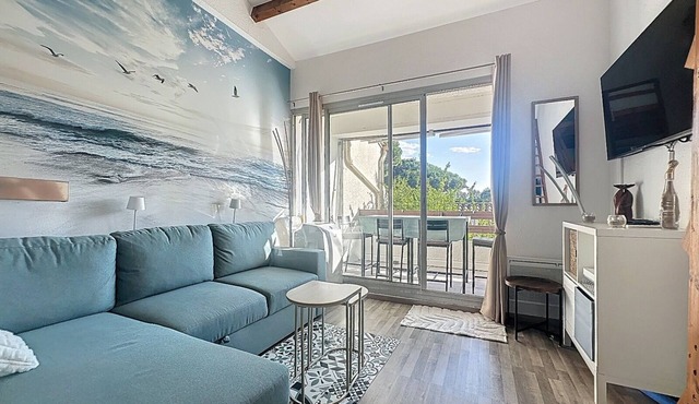 Maisonette duplex in residence with swimming pool facing the golf course