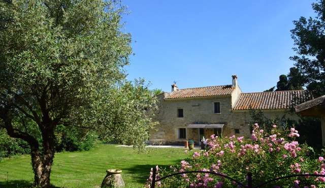 Mas Delgado, in the heart of the Luberon, at the foot of Mont Ventoux.