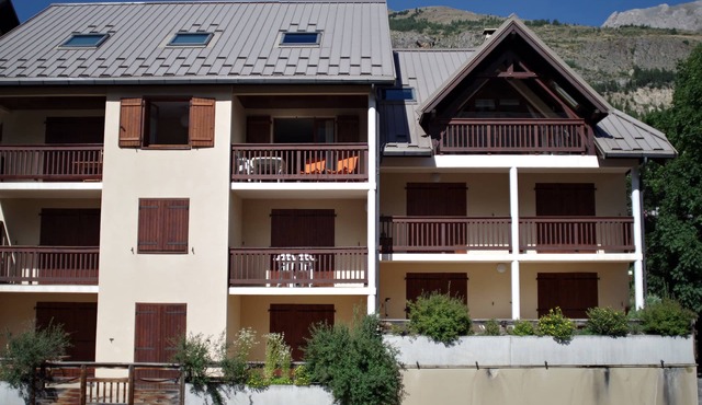 Monetier: Sunny comfortable modern flat ideally located for mountain enthusiasts
