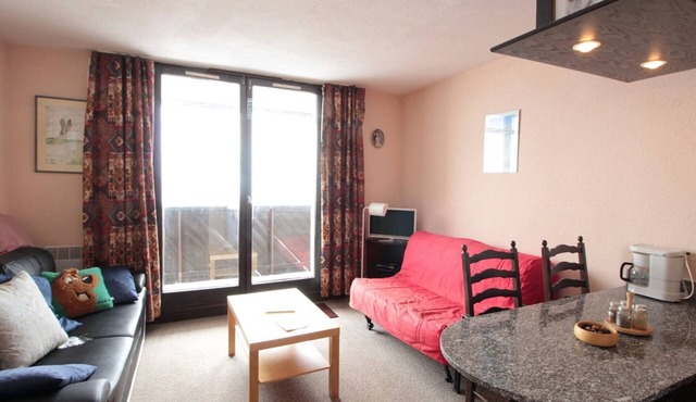 Mountain studio for 4, south balcony, pets allowed