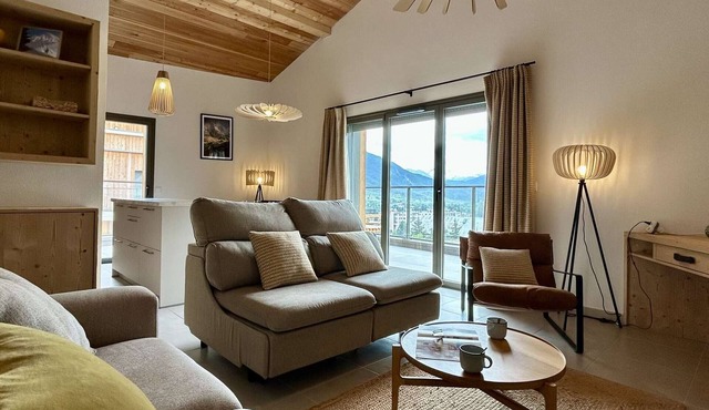 New 4-room apartment for 6 people with terrace in Briançon