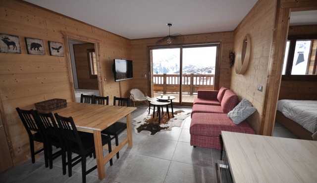 New and warm apartment with panoramic view, direct access to the slopes
