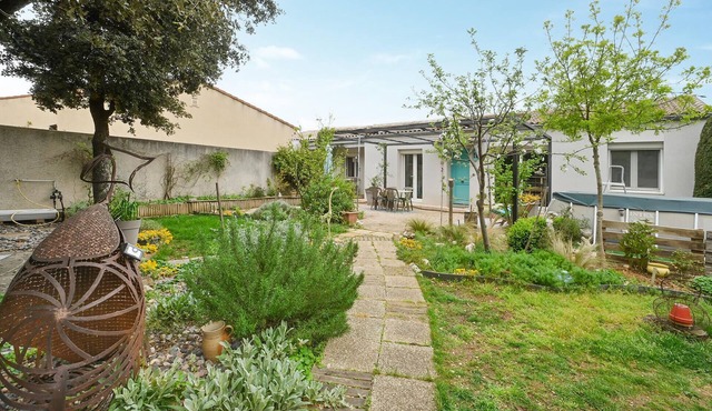 Nice home in Serignan-du-comtat