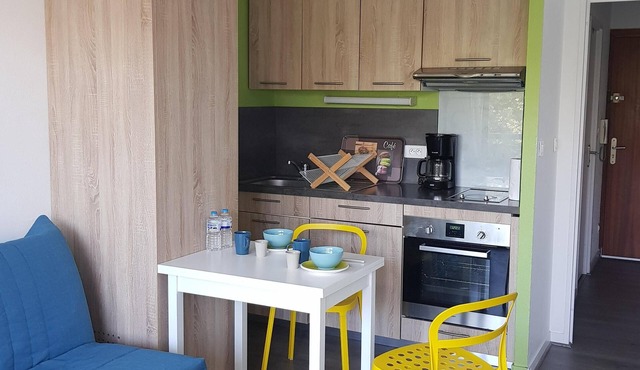 Nice studio. Beautiful location. Near sea Private parking. Swimming pool. Tennis