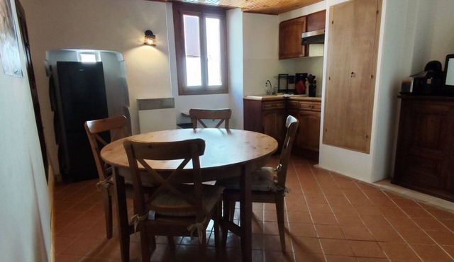 Noryema Vacation Rental, sleeps 3, 30 m², in the heart of the village, ENTRAUNES
