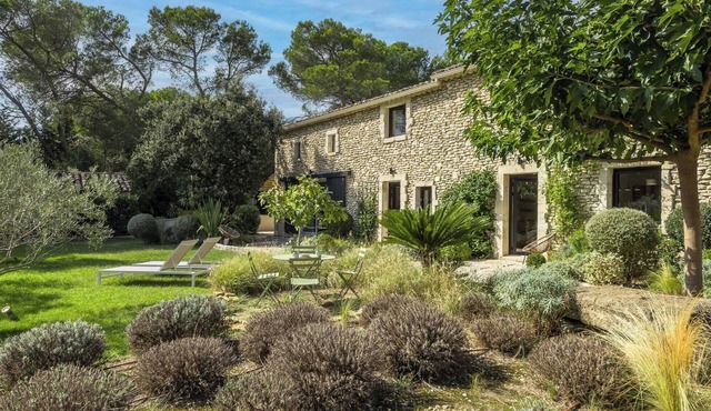 Oasis of Serenity, Uchaux, Air-Conditioned Country House, Swimming Pool