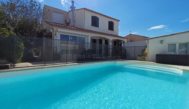 Palavas Villa 3 bedrooms. Av Piscine/Jardin/PK. Close to the sea and the center (4-minute walk)