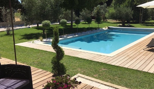 Provencal villa for 6 to 8 people, private pool and beautiful Mediterranean garden
