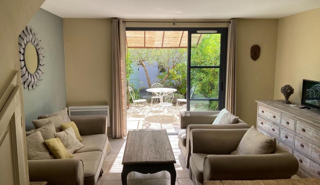 Quiet townhouse with new aircon and walkable river swimming