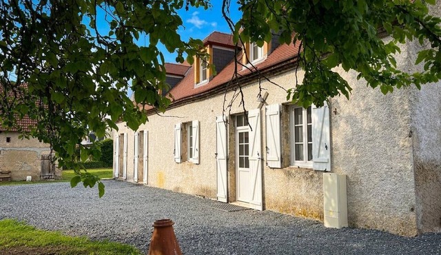 Renovated country cottage in green surroundings - 10 guests