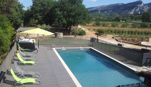 Renovated vacation rental in the Luberon for 4 people, with a pool and spa