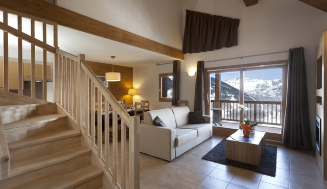 Resort center, swimming pool, balcony, tv, ski locker, 105m², Sainte Foy Tarentaise