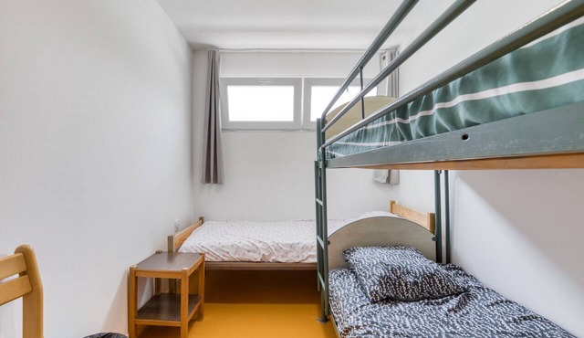 Room with Shared Terrace and Wi-Fi, 10 Minutes from the Beach in Mudaison