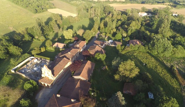 Rustic studio with private entrance in a small Gascon village