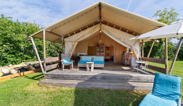 Safarilodgetent Prestige with Airco, Shared Pool, Private Terrace and Wi-Fi