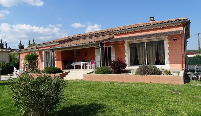 Soleil single-storey villa with 8/4 saltwater swimming pool, secure, fenced garden