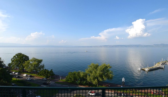 Spacious 2-bedroom apartment with WiFi in Évian-les-Bains