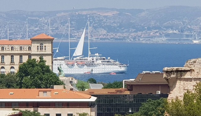 Studio Apartment 'Agachadou Au 9 Étage Sur 9' with Sea View, Private Terrace and Wi-Fi