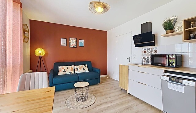 Studio-Classic-Ensuite with Bath-Garden view