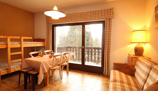 Studio for 4 at the foot of the slopes, balcony, ski locker, TV in Les Carroz d'Arâches