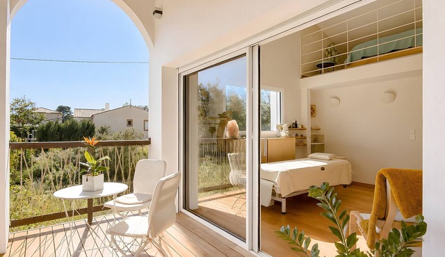 Studio 'Bulle de Sainte-Baume' with Mountain View, Private Terrace, and Wi-Fi in Plan-d'Aups-Sainte-Baume