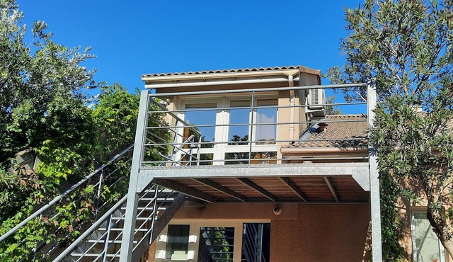 ★Studio Liberty mezzanine, air conditioned, terrace + parking / near town centre