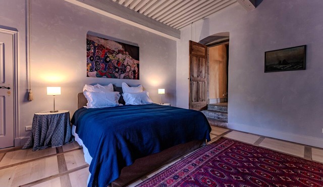 Suite 17 (2nd floor)