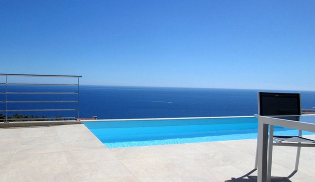 SUPERB VILLA POOL SPA SEA VIEW
