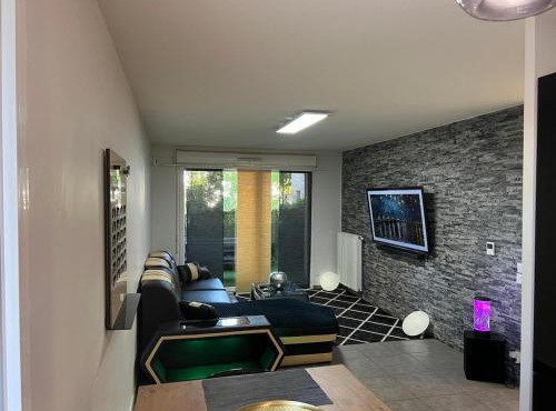 T2 cosy et rénové avec terrasse - proche de Lyon