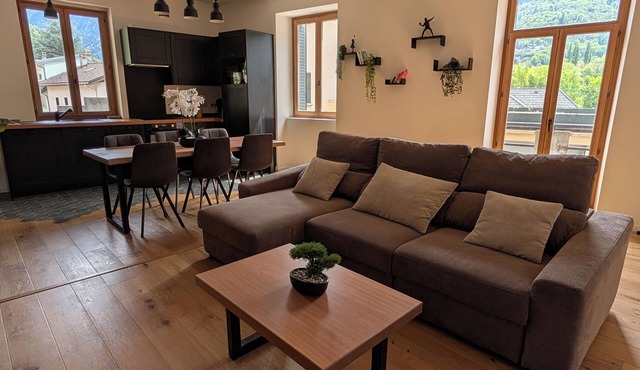 Tastefully renovated apartment close to resorts