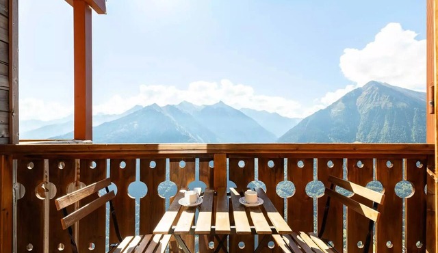 Type 2 (sleeps 6) – Apartment building with pool at the base of the slopes in Pla d'Adet