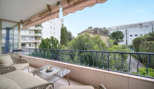 UPSTAYS Terrace 62m² Apartment Near Beaches