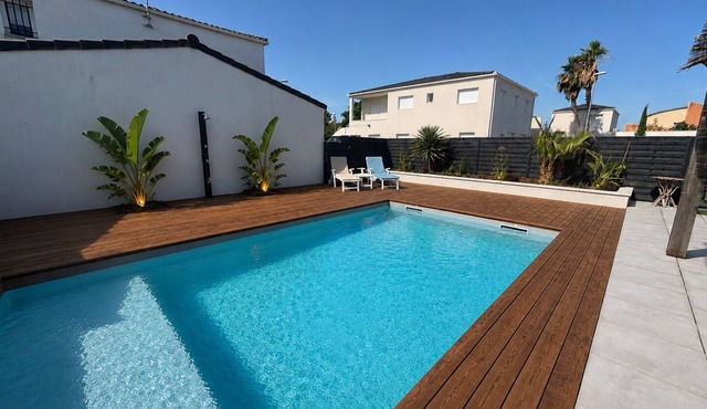 Villa in the Petite Camargue with a pool, hot tub, and pétanque court