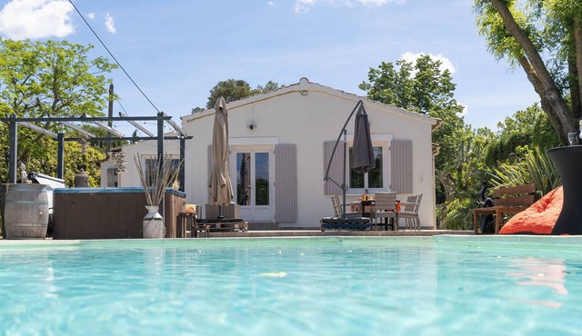Villa with Pool, Jacuzzi & Sauna in Provence