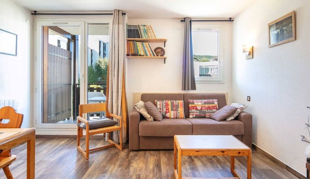 Well-located studio flat with a bathroom and a swimming pool