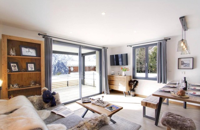 300m from shops, 2nd floor, terrace, tv, 48m², Les 2 Alpes