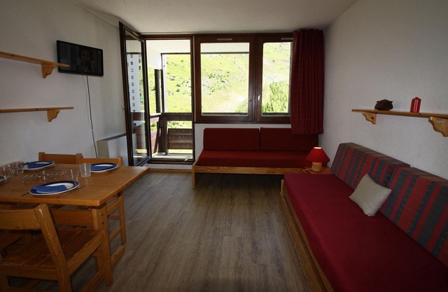 Classic studio for 4 with south balcony in Tignes