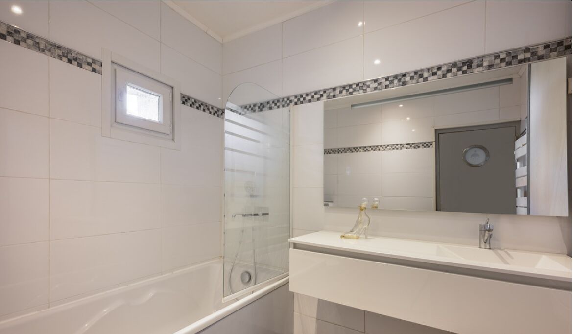 Photo of Bathroom in Richard Vitton - Chambovet