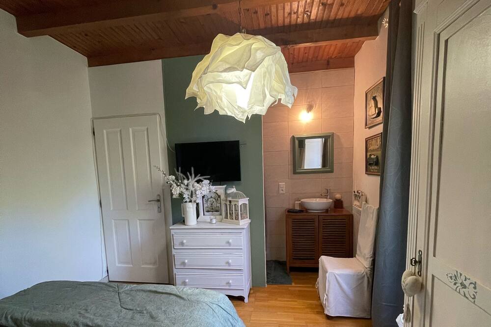 Photo of Bedroom in Sorgues