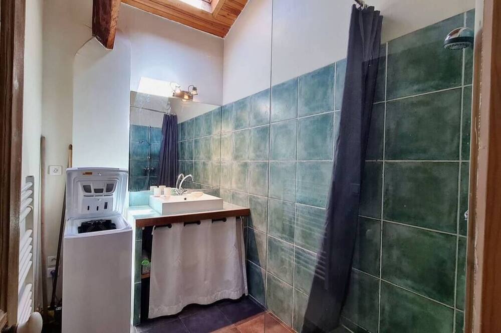 Photo of Bathroom in Chateauneuf-du-Pape