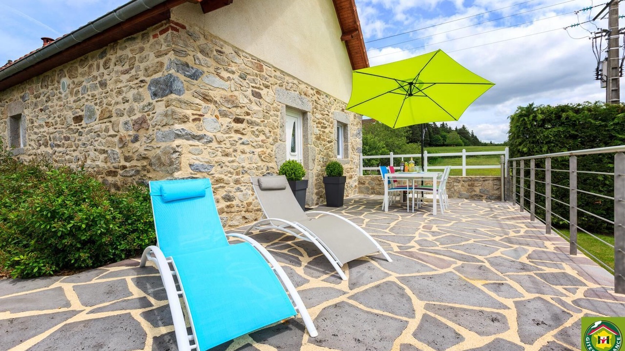 Photo of Patio Balcony in Saint-Germain-pres-Herment