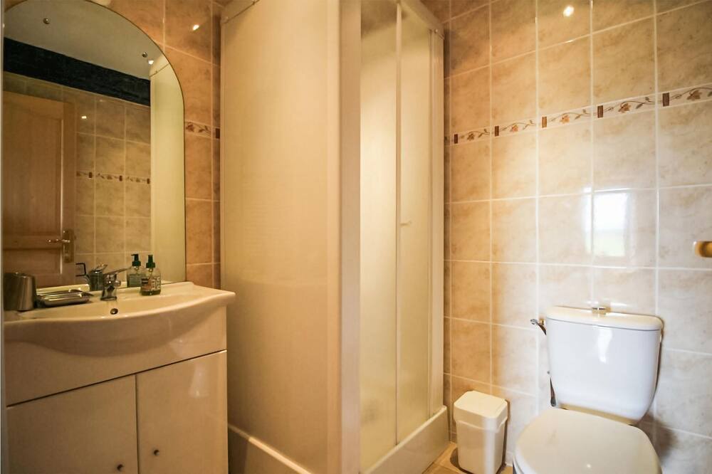 Photo of Bathroom in Fanjeaux