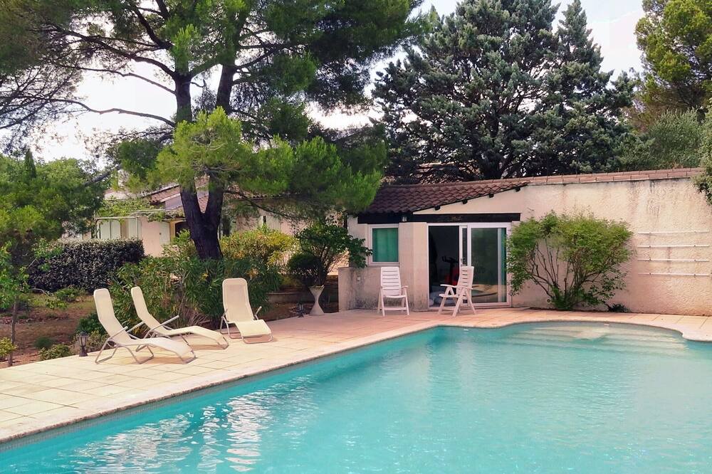 Photo of Outdoor in Chateauneuf-de-Gadagne